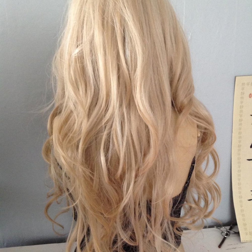 Cream blonde lace front wig - Picture 2 of 4